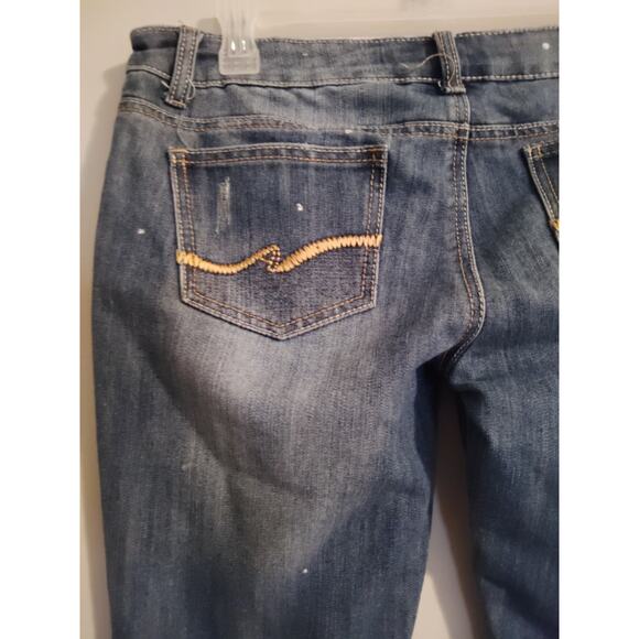 Almost Famous Women’s Mid-Rise Distressed Washed Denim Jeans Size 13 - Picture 5 of 6